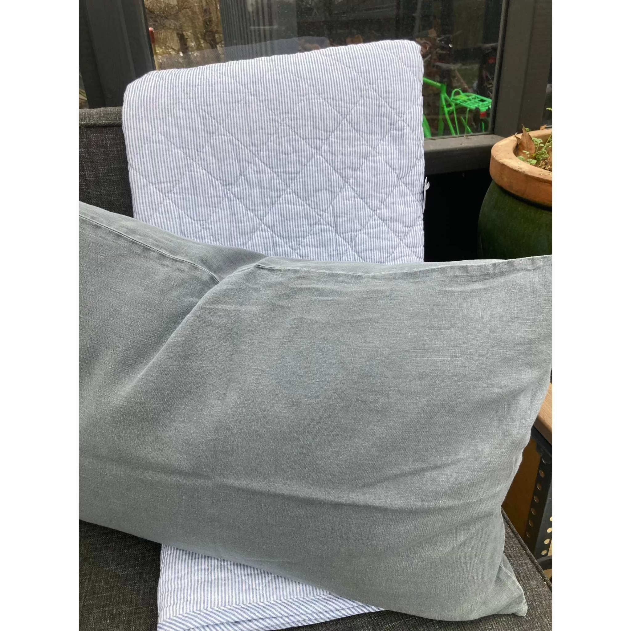 Quilt tæppe - Hvide og blå mælkedrengestriber