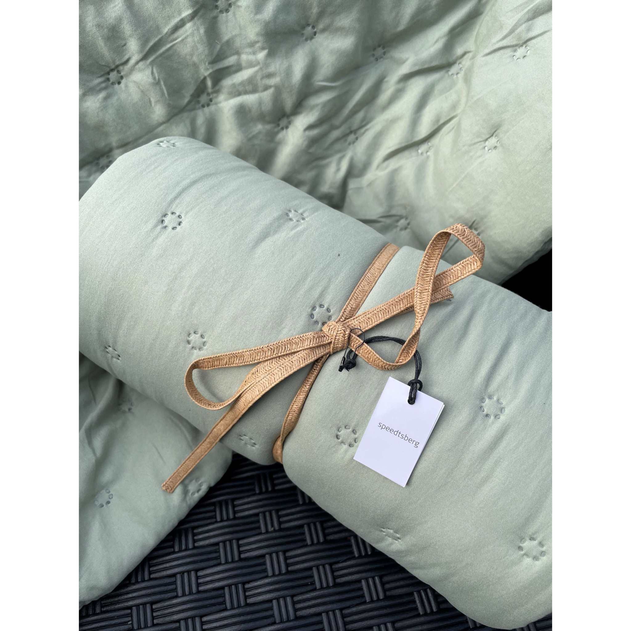 Quilt tæppe , grøn, passer perfekt til altanen