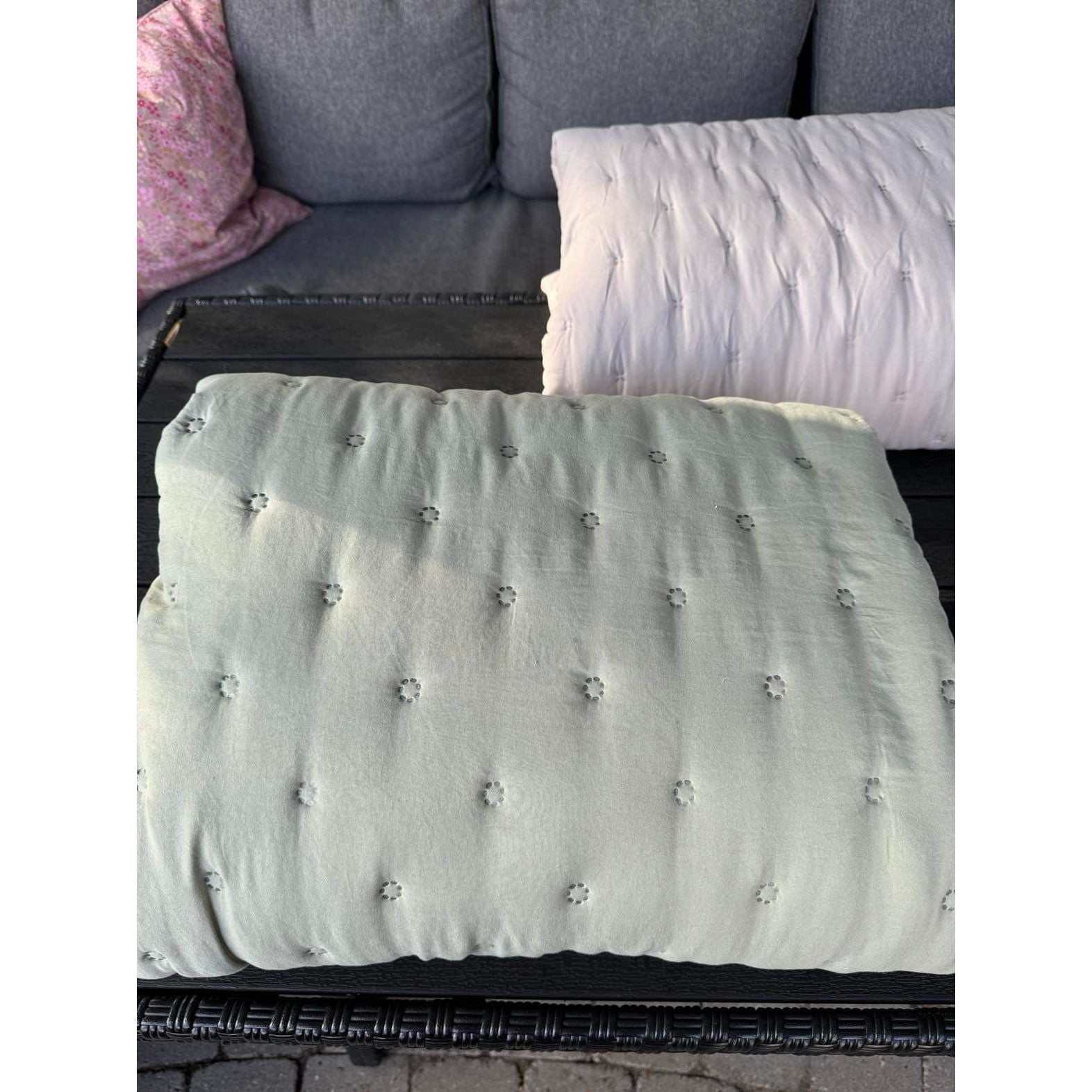 Quilt tæppe -grøn, passer perfekt til terrassen
