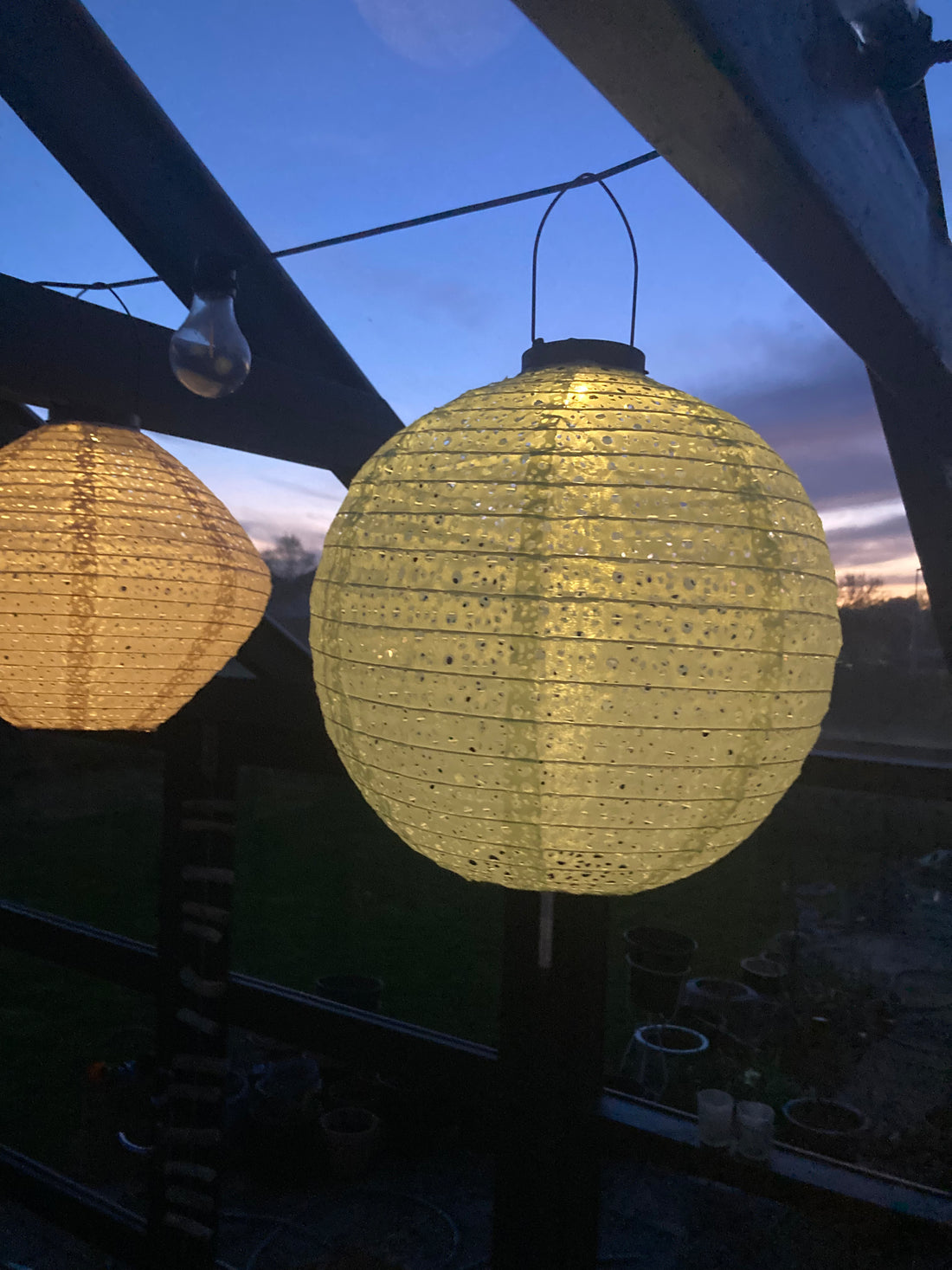 Lanterne med solceller - rund grøn