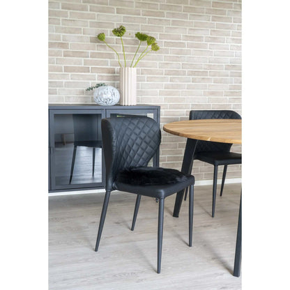 Sort Imiteret lammeskind til både altan og terrasse