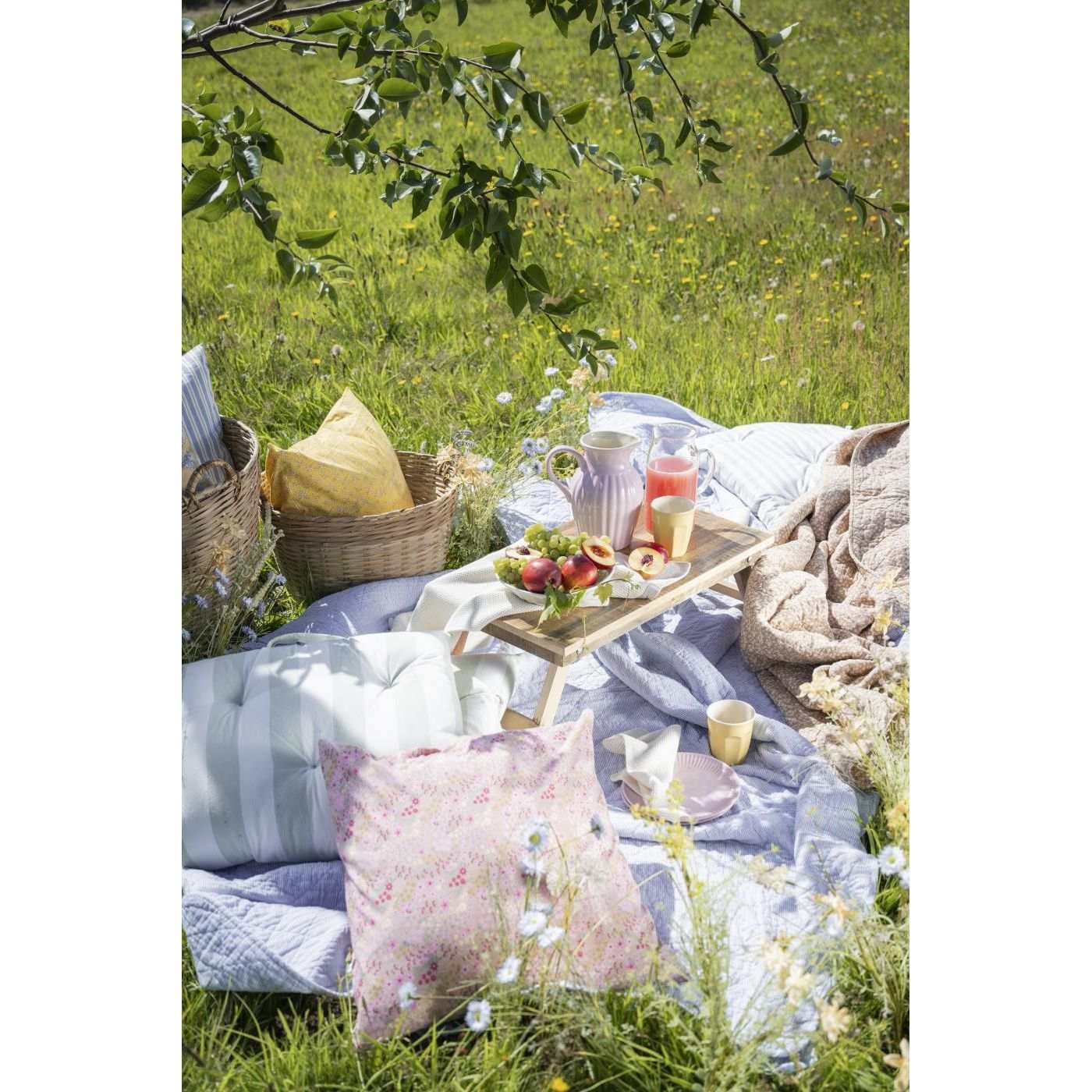 Quilt tæppe - Hvide og blå mælkedrengestriber